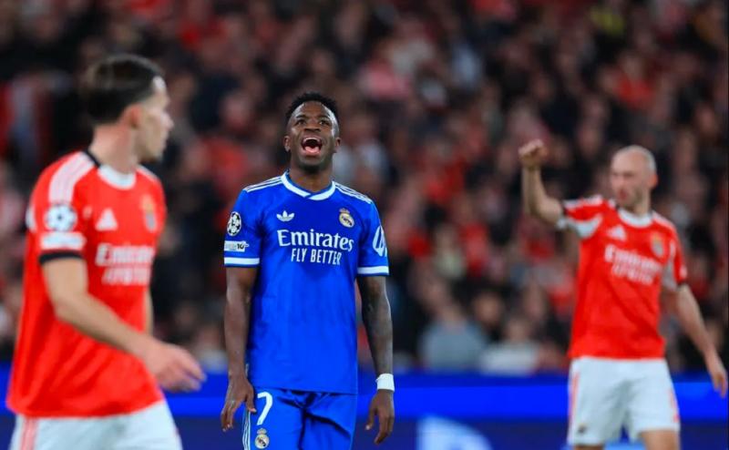 Vinicius Junior Protes Dugaan Rasisme, Duel Benfica vs Real Madrid Terhenti 10 Menit