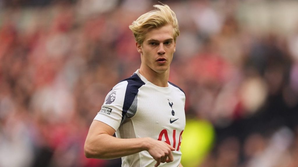 Bila Tottenham Degradasi, Arsenal Bidik Lucas Bergvall?